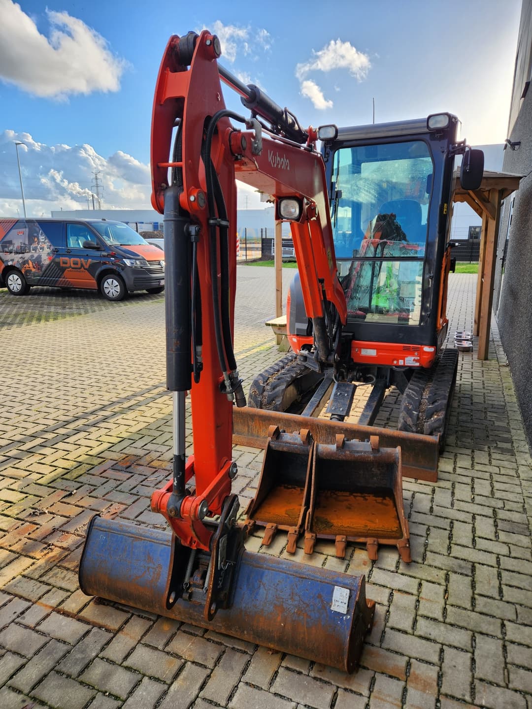 Kubota U27 